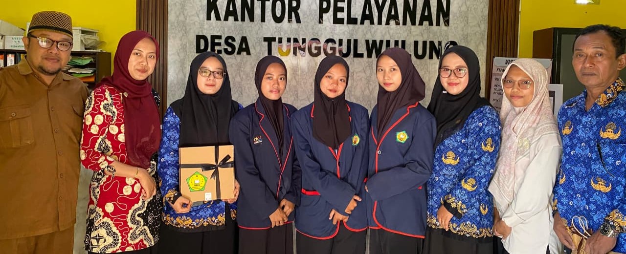 Penutupan Magang Siswi SMK Mambaul Ulum di Kantor Pelayanan Desa Tunggulwulung
